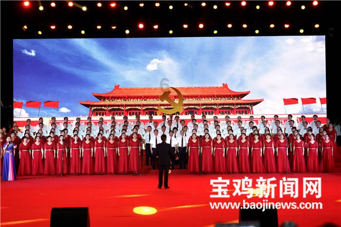 逃离昏暗下的小村