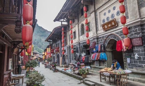 你们家的小萌喵会在晚上自己爬上你的床吗?